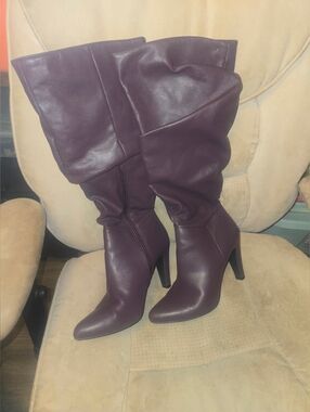 Plum Christian Siriano Knee High Pointed Toe Boots Beautiful Size 8